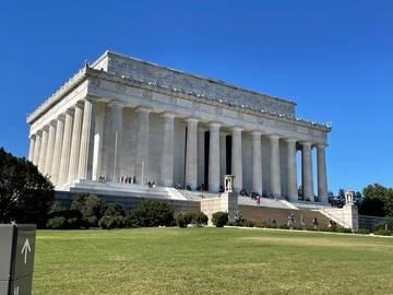 Monuments and Memorials Tour